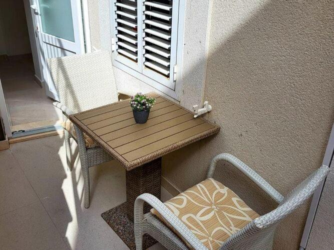 Dora - With Terrace